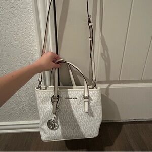 White Michael Kors, Has shoulder straps and a cross body strap.